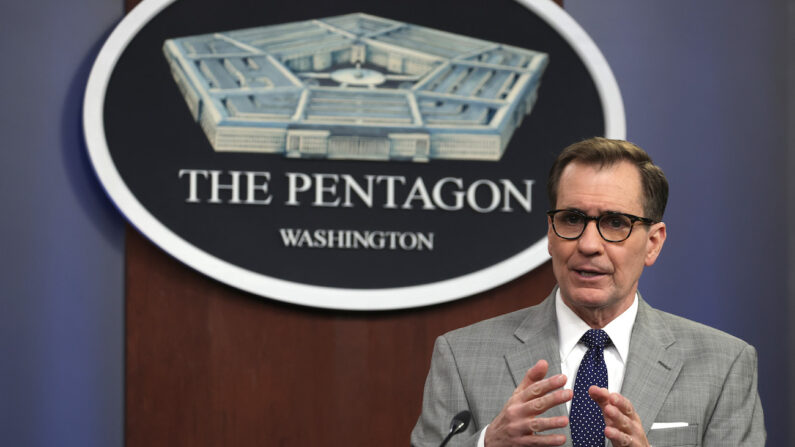 El secretario de prensa del Pentágono, John Kirby, dirige una sesión informativa en el Pentágono en Arlington, Virginia, el 7 de marzo de 2022. (Alex Wong/Getty Images)