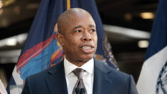 La “crisis migratoria” ha “destruido” Nueva York, dice su alcalde Eric Adams