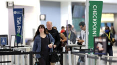 Aerolíneas de EE.UU permitirán que clientes prohibidos por violar uso de mascarillas, viajen de nuevo