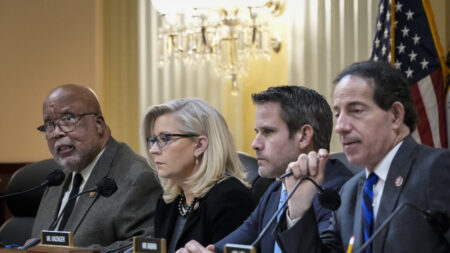 Panel del 6 de enero refiere a 4 republicanos al Comité de Ética