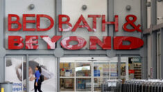 Bed Bath & Beyond vende acciones y cierra tiendas para evitar la quiebra