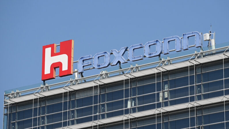 El logo de Foxconn se muestra en un edificio de Foxconn en Taipei, Taiwán, el 31 de enero de 2019. (Foto de Sam Yeh/AFP vía Getty Images)
