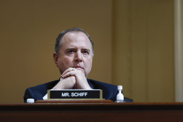 Representante Adam Schiff dice que comité del 6 de enero "depurará" las pruebas antes del informe final