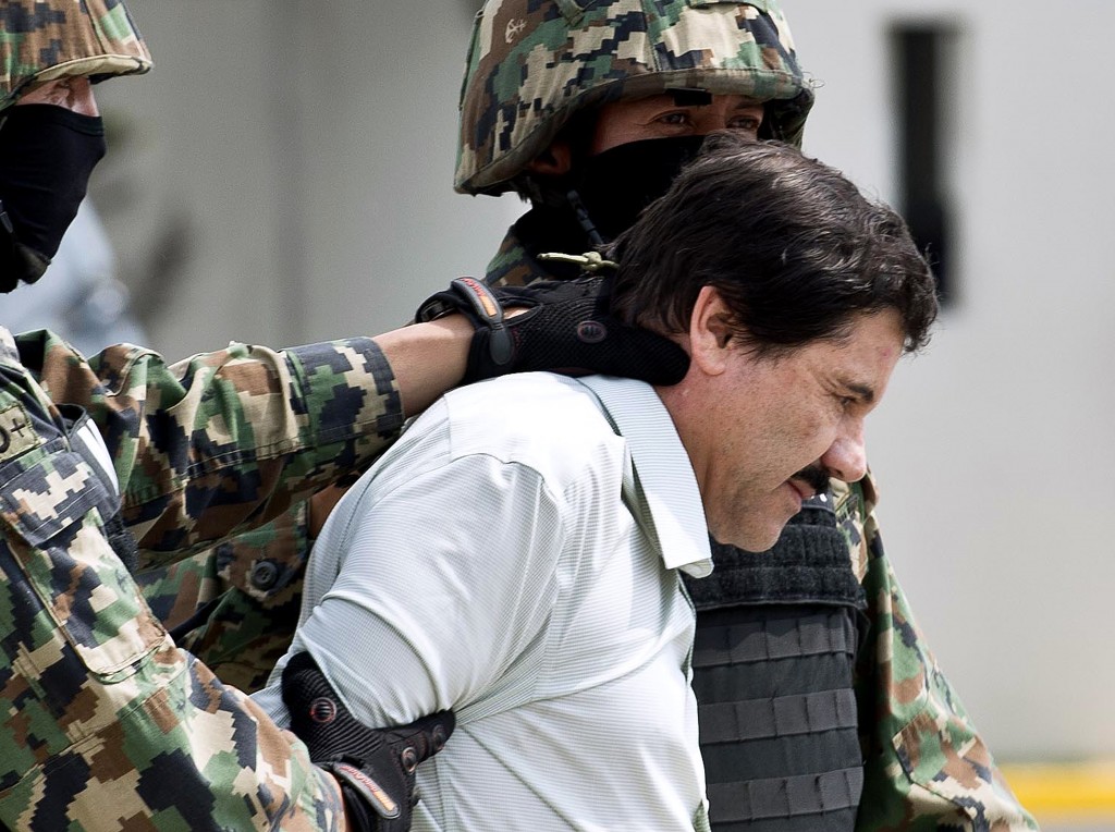 El abogado del líder del Cártel de Sinaloa dijo a Univisión que "El Chapo" está dispuesto a declararse culpable de narcotráfico en EE.UU. (Photo: archivo, credit should read RONALDO SCHEMIDT / AFP / Getty Images)