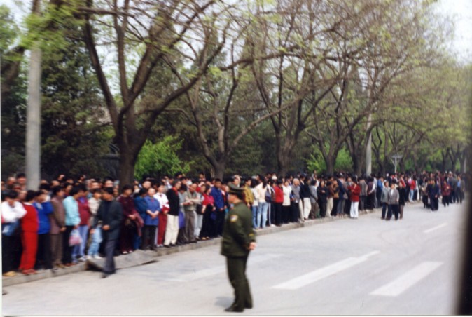 Más de 10.000 practicantes de Falun Gong en una manifestación pacífica cerca de Zhongnanhai en Beijing el 25 de abril de 1999. (Minghui.org)