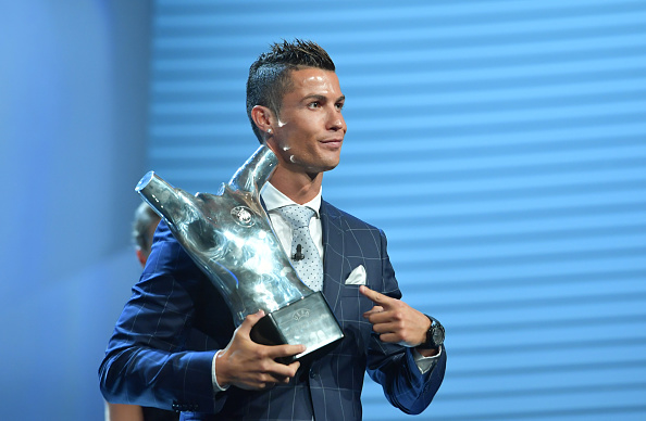 Cristiano Ronaldo al ser elegido mejor jugador de la UEFA. (Harold Cunningham/Getty Images) 