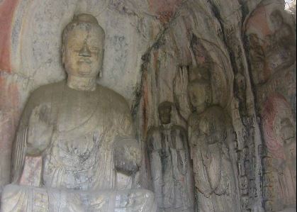 Esculturas budistas en China, en las cuevas de Longmen, cercanasa Luoyang, delaçepoca Weidel Norte. (Wikimedia Commons)