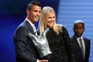 Cristiano Ronaldo mejor jugador UEFA (crédito de foto debe leer VALERY HACHE/AFP/Getty Images)