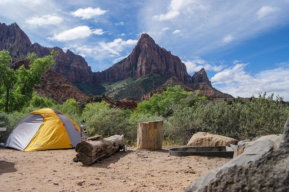 Camping en la naturaleza protegiendo el medio ambiente. (Pixabay.com)