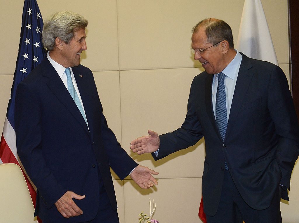 El secretario de Estado John Kerry y el ministro de Relaciones Exteriores ruso Sergei Lavrov, anunciaron el pacto en Ginebra. (Foto: HOANG DINH NAM/AFP/Getty Images)