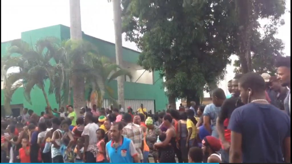 Desde hace unos meses una oleada de inmigrantes haitianos está abrumando los cruces fronterizos de México para tratar de llegar a Estados Unidos (Captura de video)