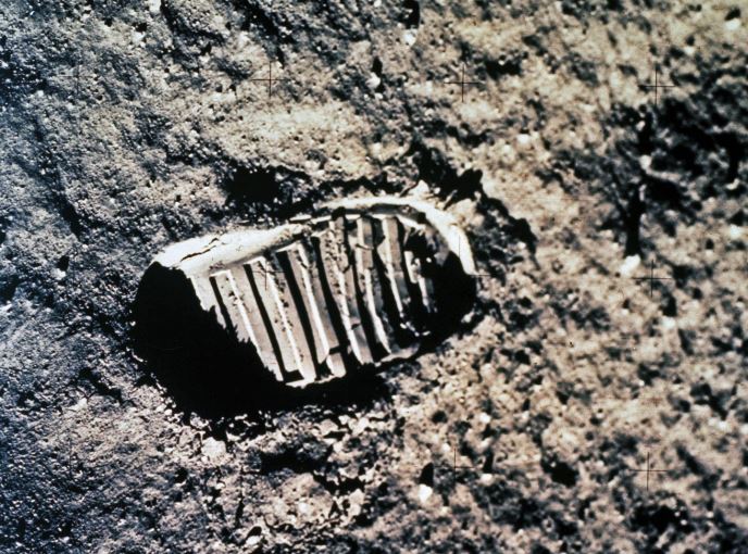 Uno de los primeros pasos en la Luna. Imagen de la pizada de Buzz Aldrin de la misión Apolo 11. Neil Armstrong y Buzz Aldrin caminaron sobre la Luna el 20 de julio el 1969. (NASA)