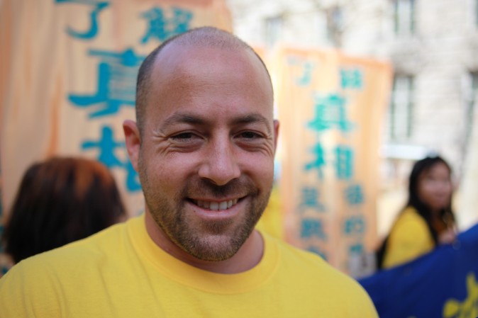 Joe Knox, un practicante de Falun Dafa de Los Ángeles. (Petr Svab/La Gran Época)
