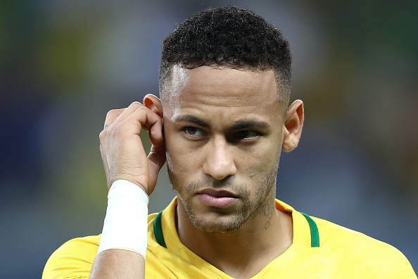 BELO HORIZONTE, BRAZIL - NOVEMBER 10: Neymar of Brazil looks on during a match between Brazil and Argentina as part of 2018 FIFA World Cup Russia Qualifier at Mineirao stadium on November 10, 2016 in Belo Horizonte, Brazil. (Photo by Buda Mendes/Getty Images)
