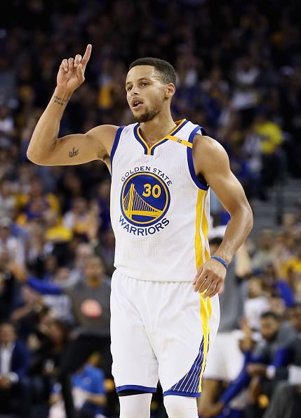 Stephen Curry #30 de Golden State Warriors reacciona en el partido ante New Orleans Pelicans en el ORACLE Arena el 7 de noviembre de 2016 en Oakland, California. (Ezra Shaw/Getty Images)