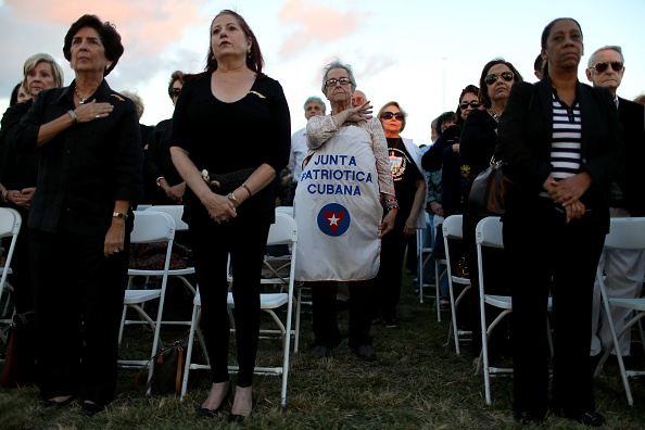 Exiliados cubanos participaron en un homenaje a las víctimas del régimen comunista. (Joe Raedle/Getty Images)