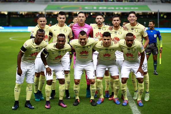 MEXICO CITY, MEXICO - DECEMBER 04: Team of America pose prior to the semifinals second leg match between America and Necaxa as part of the Torneo Apertura 2016 Liga MX at Azteca Stadium on December 04, 2016 in Moexico City, Mexico. (Photo by Hector Vivas/LatinContent/Getty Images)