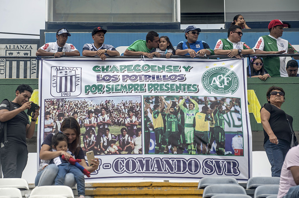 Relatives, friends and fans gather at the Alejandro Villanueva stadium in Lima on December 8, 2016 for a tribute to the footballers of Peru's Alianza Lima, killed in an air crash 29 years ago and of Brazil's Chapecoense, killed in another aircraft accident in Colombia on November 28, 2016. and Chapecoense in Lima on December 08, 2016. They traveled on a charter flight, championship leaders and with a promising squad for Peru but their plane fell to the sea and took the whole team. The Alianza Lima club remembers this Thursday the 29th anniversary of this tragedy, a tribute that occurs ten days after the Chapecoense accident. / AFP / Ernesto BENAVIDES (Photo credit should read ERNESTO BENAVIDES/AFP/Getty Images)