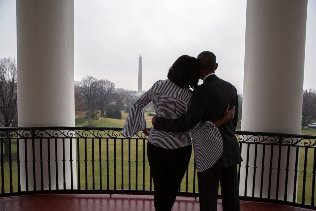Obama y su esposa Michelle se despiden de la Casa Blanca (Twitter oficial POTUS)