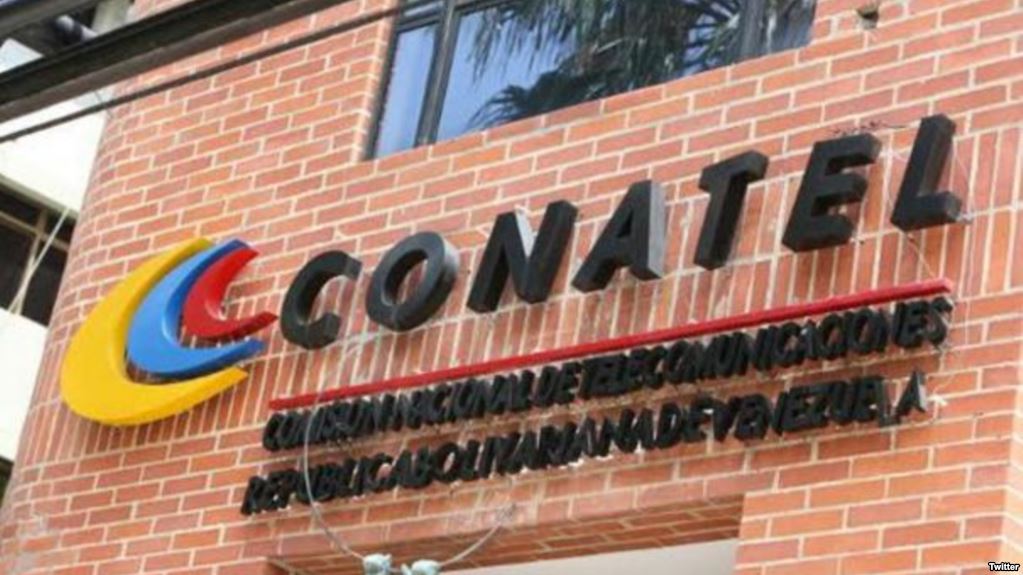 La Comisión Nacional de Telecomunicaciones de Venezuela prohibió la señal de TV Azteca y de CNN.