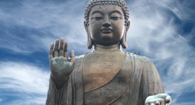 Estatua de Buda en la isla de Lantau, en Hong Kong. Buda enseñó que la verdadera compasión es dejar ir el ego y poner a otros primero. Ahora una nueva investigación muestra que el amor desinteresado, el deseo profundo y genuino para la felicidad de los demás en realidad apaga centros de de recompensa del cerebro. * (Shutterstock.com)