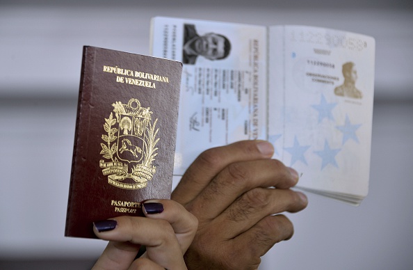 Pasaporte venezolano. Foto: RAUL ARBOLEDA/AFP/Getty Images