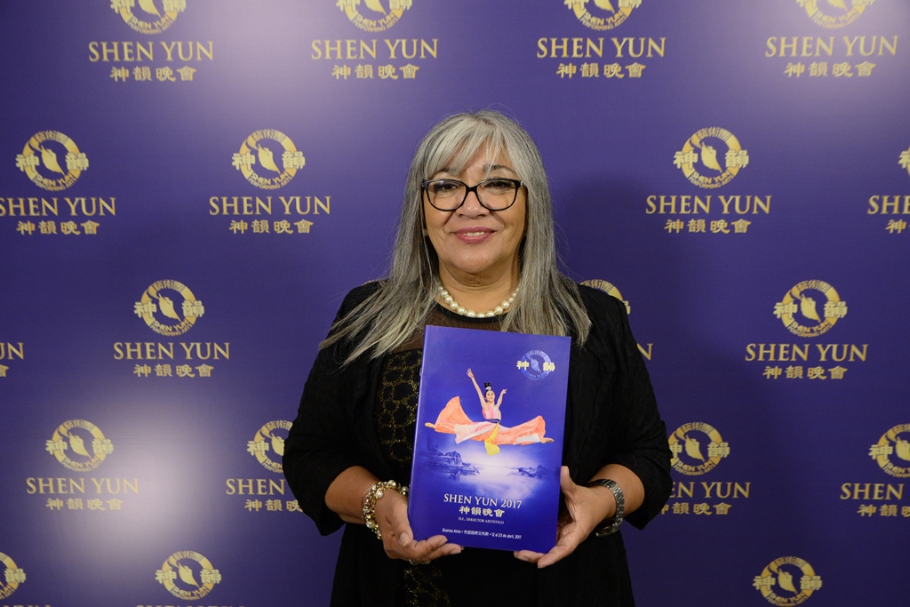 Nilda Gómez, asesora de la Secretaría de Derechos Humanos de la Nación, destacó la dulzura y el mensaje de paz de Shen Yun. (La Gran Época)