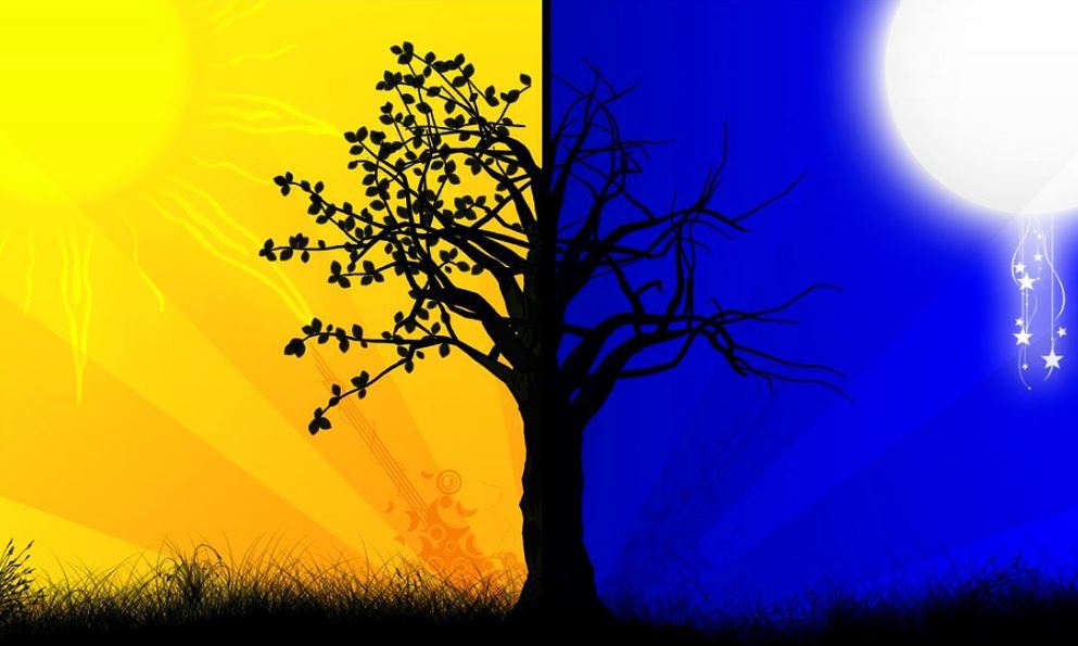 Amarillo del día se complementa al azul de noche (Wikimedia)
