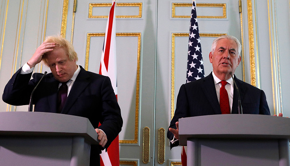 El secretario de Estado de EE.UU. Rex Tillerson y su homólogo británico Boris Johnson se reúnen en la cancillería británica en Londres. Mayo 26, 2017. (Foto: Adrian Dennis-WPA Pool/Getty Images)