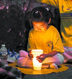 niña que practica Falun Dafa