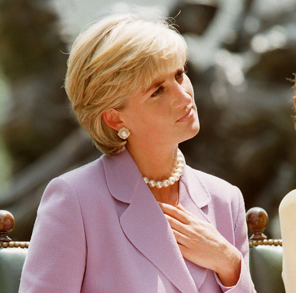 A 20 años de su muerte, la fascinación por la vida de la princesa Diana persiste y los misterios de su trágico deceso siguen despertando la curiosidad de la gente a la luz de nuevas revelaciones sobre lo sucedido. ( Recorte de foto de JAMAL A. WILSON/AFP/Getty Images)