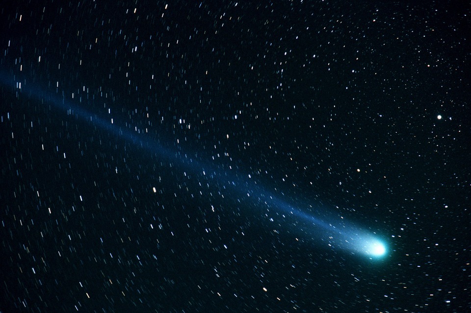 Los meteoros compuestos de magnesio tienden a despedir una luz color verde o azul (Pixabay).