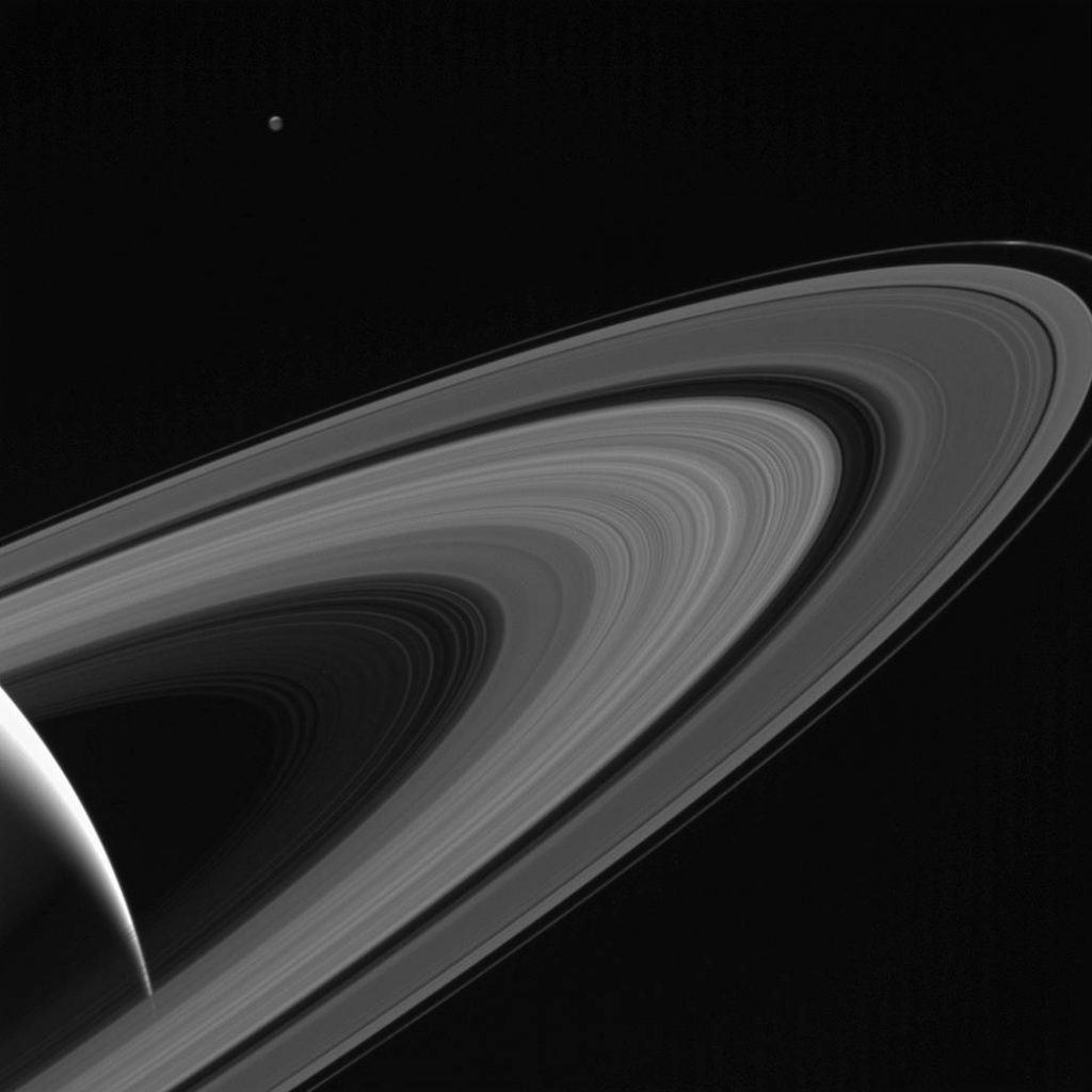Esta increíble vista captada por Cassini muestra los anillos que rodean a Saturno de una forma expectacular. (NASA)