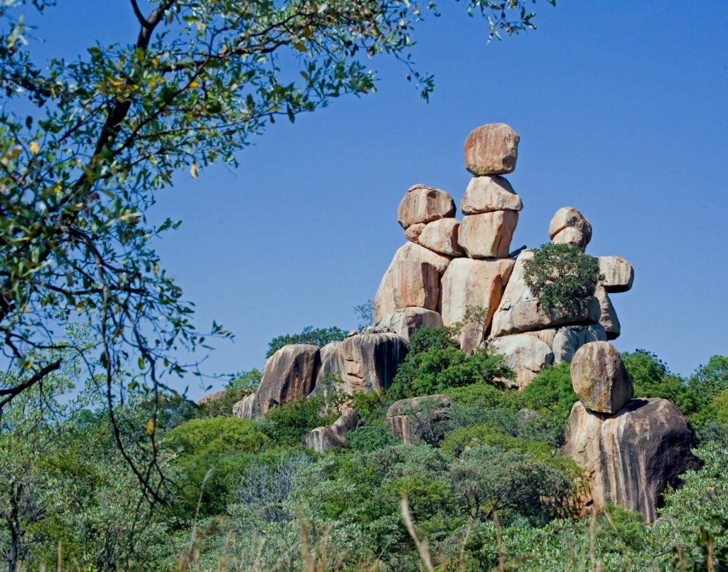 Las kopjes, enormes rocas en equilibrio del Parque Nacional de Matobo, vuelven el paisaje algo extraordinario. (Wikimedia commons)