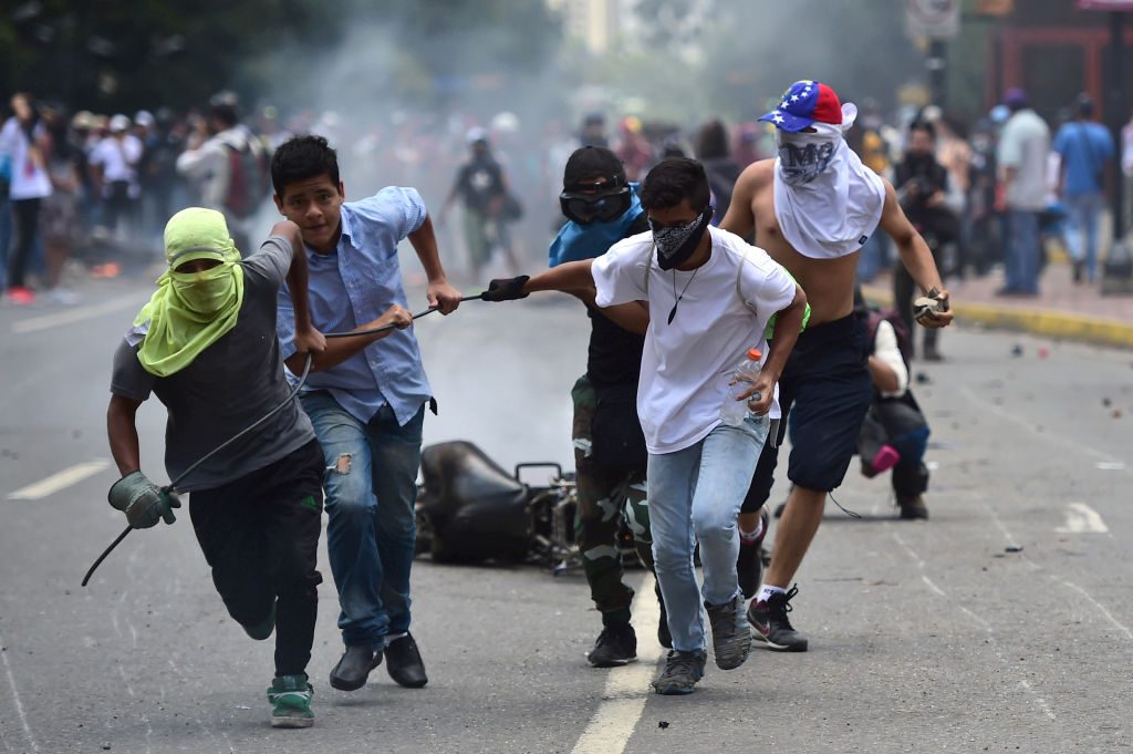 Las protestas en contra del gobierno de venezuela han resultado en muchas muertes y el potencial de que la situación se agrave es alarmante. (Getty Images)